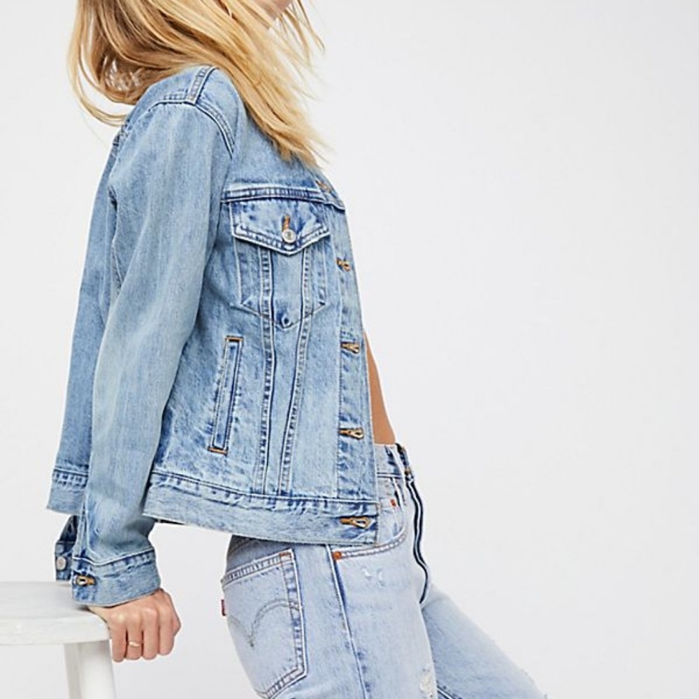 NWOT Levi's Ex-Boyfriend Denim Trucker Jacket
